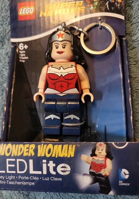 LEGO DC Comics Super Heroes - Wonder Woman LED Key Chain Light w/ Batteries NEW
