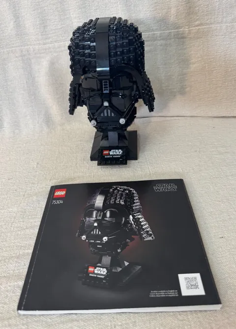 LEGO Star Wars: Darth Vader Helmet (75304) With Manual- 1 piece missing
