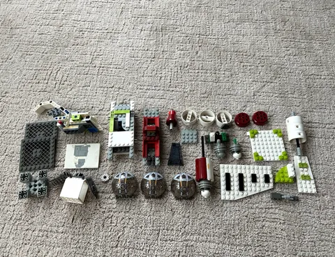 Lot of 2002 republic gunship Lego parts(includes everything in photo)
