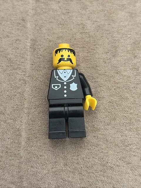 Lego Minifigure Police Suit w/ White Badge and Pocket Part Missing Arm