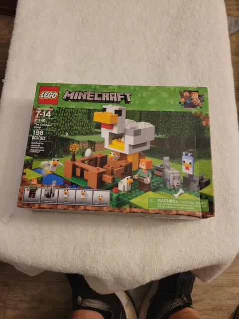 LEGO MINECRAFT The Chicken Coop 21140 NEW AND   FACTORY SEALED!!