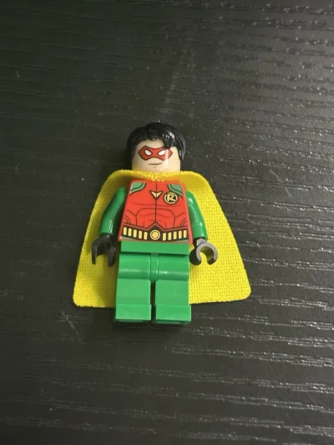 Lego DC Super Heroes Minifigure Robin - Red Mask, Juniors Cape 10753 Batman!