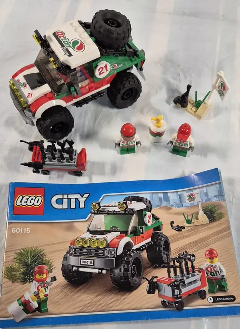 Lego City #60115 4 x 4 Off Roader 2016 - 100% Complete with Instructions