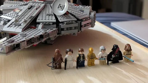 LEGO Star Wars: Millennium Falcon (7965) - EUC