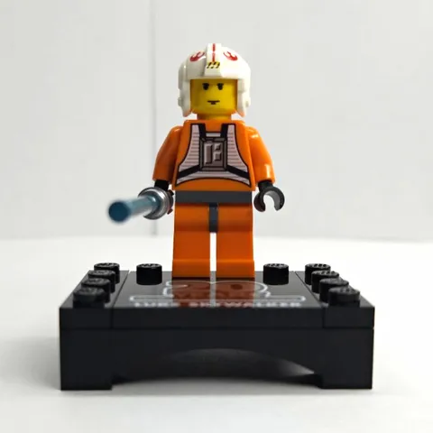 LEGO Star Wars 20th Anniversary Luke Skywalker With Stand / Set 75258