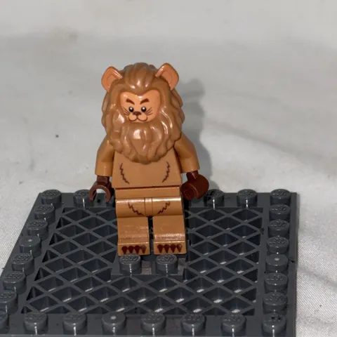 LEGO MOVIE 2 Cowardly Lion Minifigure Wizard of Oz Minifig 71023