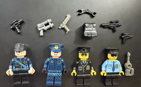 LEGO Minifigure Police Lot Of 4