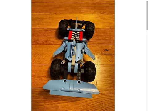 LEGO TECHNIC: Monster Jam Megalodon (42134)