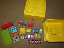 EUC Lego 4-stud yellow storage brick container with 4 figures & 23 Duplo bricks