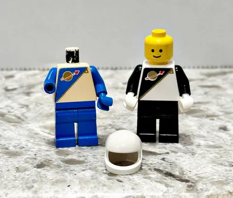 Black and Blue Futuron Spaceman Classic Space Logo 1980s LEGO Minifigure PARTS