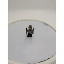 LEGO Castle Black Knights Scale Mail Minifigure cas142 Blue Cape Gray Helmet