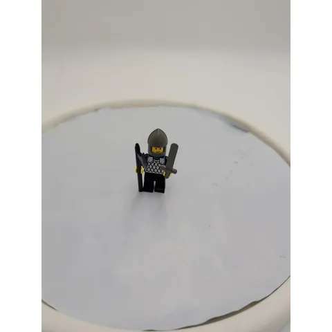 LEGO Castle Black Knights Scale Mail Minifigure cas142 Blue Cape Gray Helmet