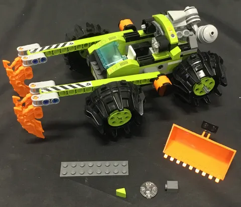 LEGO VEHICLE PREOWNED COMES WITH EVERYTHING PICTURED
