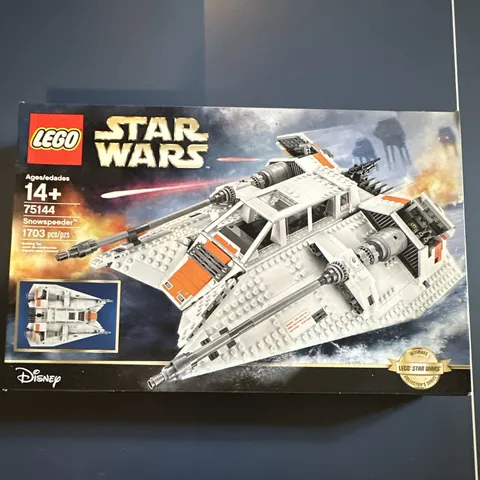 LEGO Star Wars UCS Snowspeeder 75144 Complete 1703 pcs Stand w/ Box NIB
