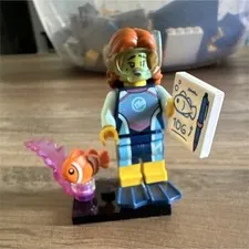 LEGO Minifigures Series 26 Alien Tourist Minifigure w/ Fish & Sign Tile, Base