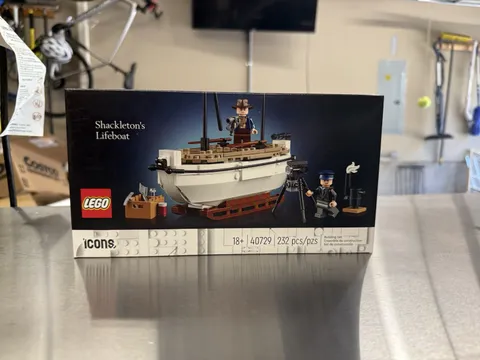 LEGO 40729 Icons Shackleton's Lifeboat GWP for the Endurance