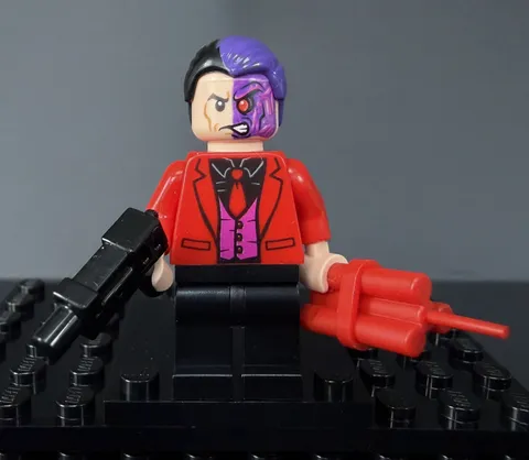 Lego Two-Face Minifigure Red Jacket DC Super Heroes Batman 76122 sh0594