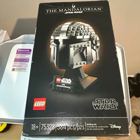 LEGO Star Wars The Mandalorian Helmet 75328 584pcs 18+ Display Stand