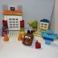 LEGO Duplo Disney Tow Mater Lightning McQueen Race Car Truck Garage Cones Radio