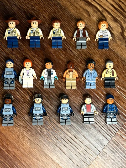 LEGO Minifigure Lot of 16 Jurassic World Minifugure Collection