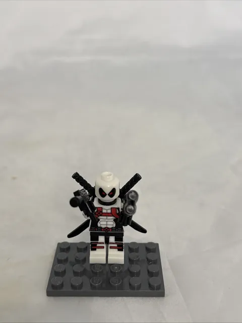 Lego White Deadpool Minifigure with Guns and Katanas