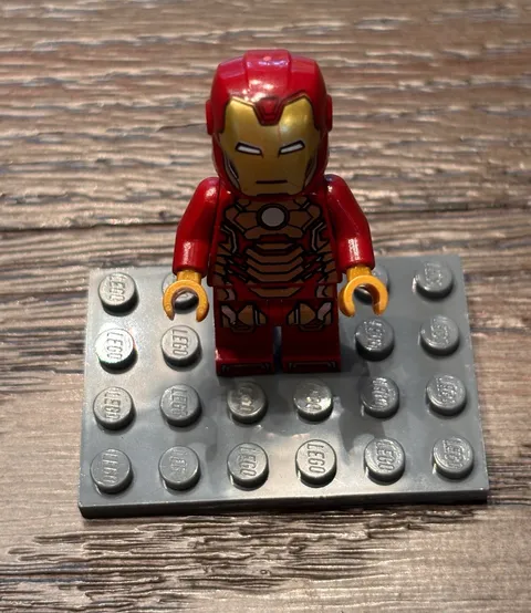 LEGO Iron Man Mark 42 Armor minifigure (sh065)