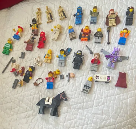 LEGO Plastic Minifigure Lot with Accessories and Black Horse and legos
