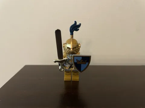 LEGO Castle Fantasy Era Gold Knight Minifigure Rare 7079 w/ Accessories