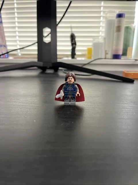 Authentic Lego Aragorn Minifigure w/ Cape 79007 Black Gate LOTR lor066