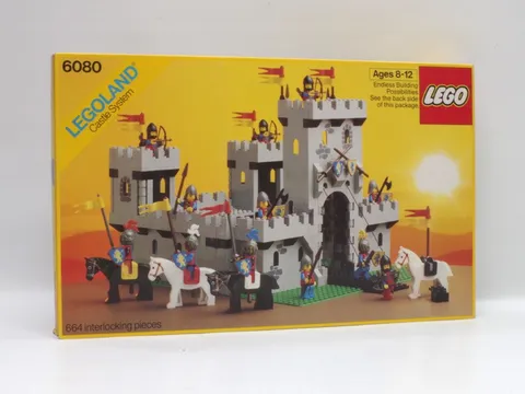 LEGO 6080 King's Castle 1984 Vintage Lion Knights 627 pcs 12 Minifigs Japan