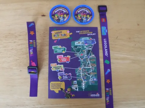 Legoland Two Pop Badges Two Bracelets One Card