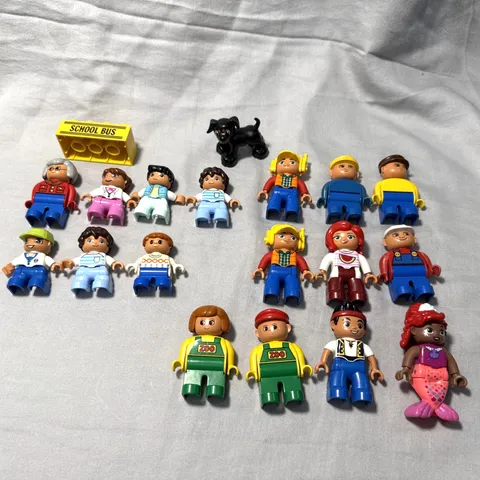 Lot Of 17 Duplo Figures + Dog And School Bus Block Vintage and Modern