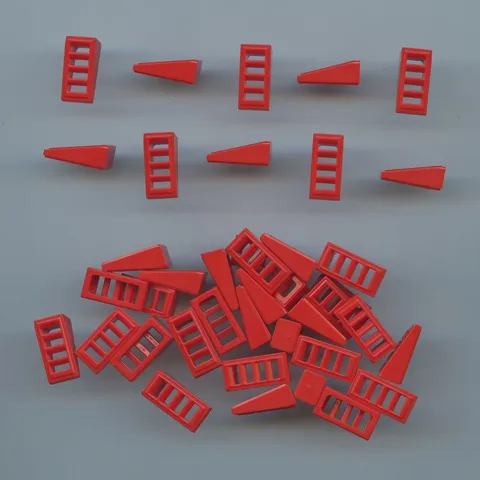 LEGO x 40 Red Slope 18 2 x 1 x 2/3 with Grille 61409