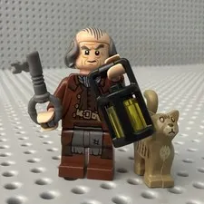 Argus Filch & Mrs. Norris Minifigure - LEGO Harry Potter 76402 hp353