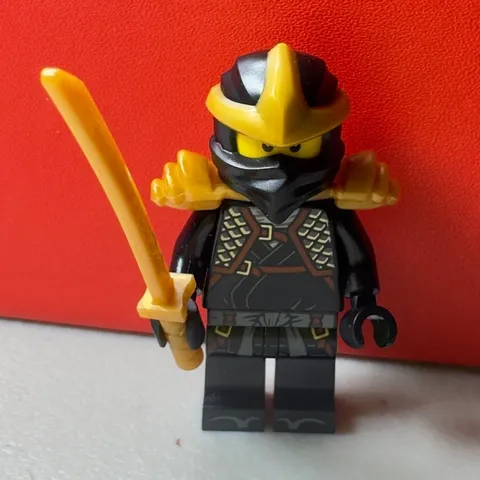 LEGO Ninjago Minifigure Cole ZX Legacy Stone Armor Black Ninja Sword njo1004