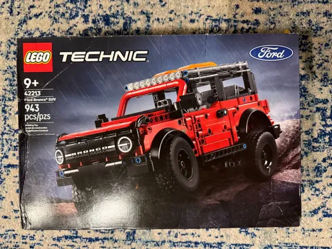 LEGO Technic 42213 Ford Bronco SUV Building Set 943 Pieces New Sealed