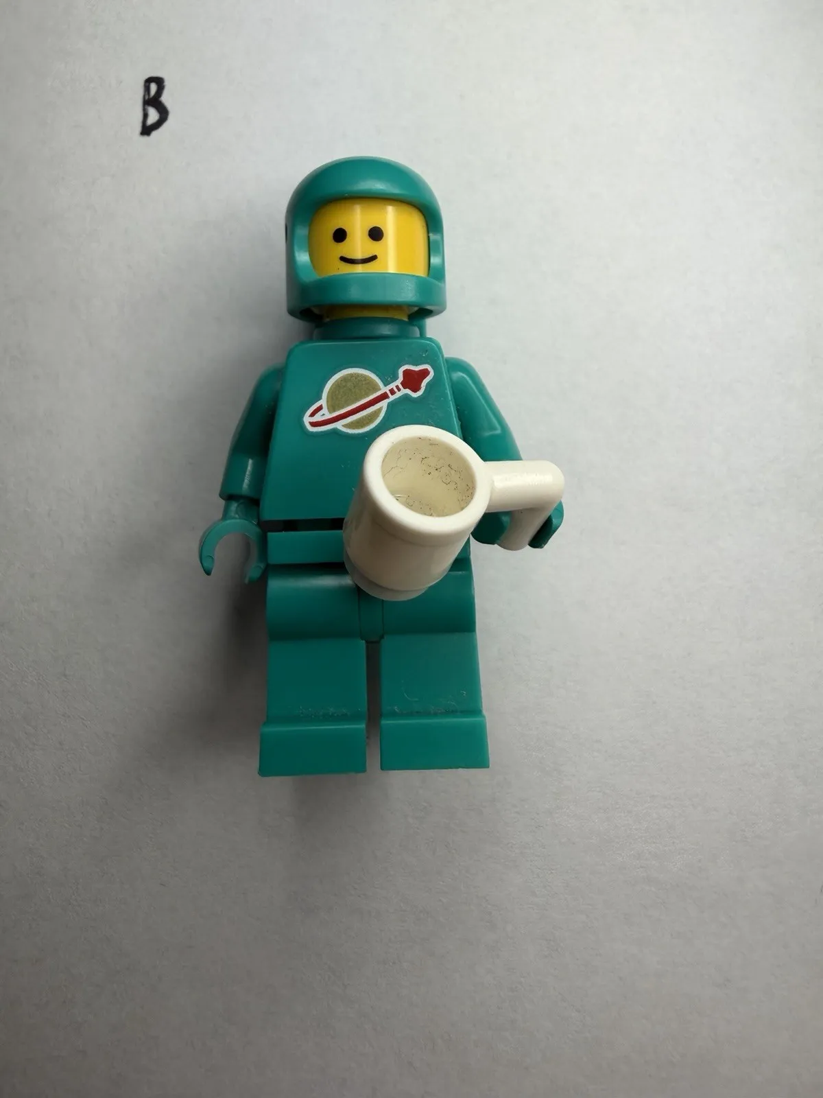 LEGO Classic Space Man Dark Turquoise Teal Astronaut Minifigure 21358 (idea227)