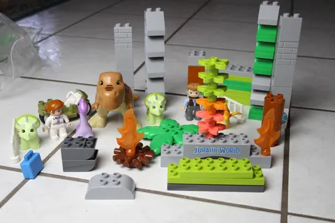 Lego Duplo Jurassic World T-Rex  Dinosaur Breakout Building Set pieces 10939+