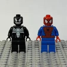 LEGO Marvel Spider-Man Spider-Car Pursuit 10665 Minifigure Bundle SH0113 SH0115
