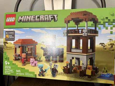 LEGO Minecraft The Pillager Outpost and Ravager (21278) - 665 pieces