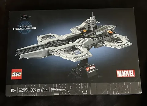 LEGO Super Heroes: The Avengers Helicarrier (76295)