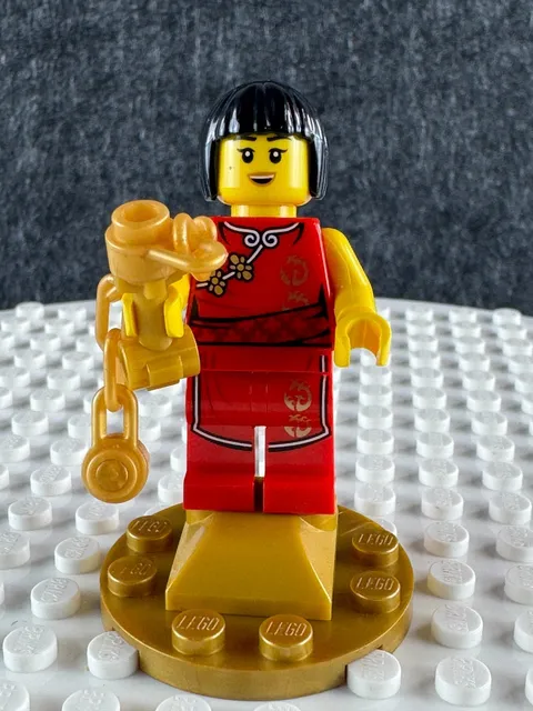 LEGO Ninjago Nya NJO0012 Golden Weapons Red Outfit Retired Minifigure