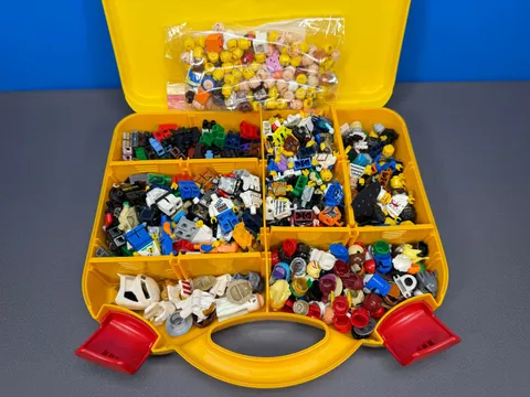 HUGE LEGO MINIFIG MINIFIGURES MINI FIG LOT PARTS PIECES HEAD TORSO LEGS + CASE