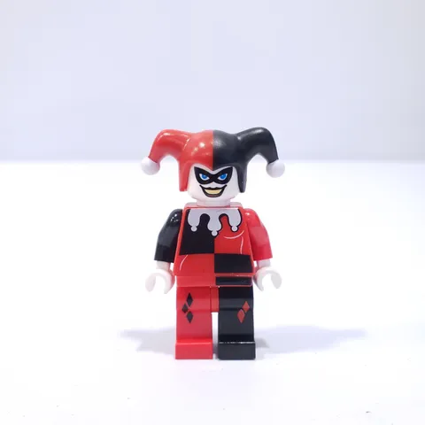 Lego 2008 Batman Harley Quinn White Hands Minifigure Great Condition (bat026)