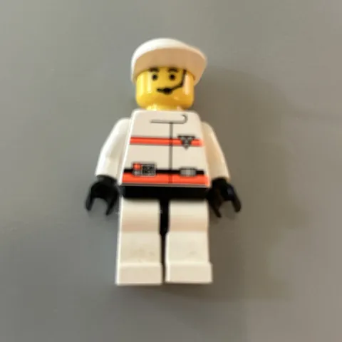 LEGO Town Rescue Res-Q 3 Minifigure White Cap Minifig Figure