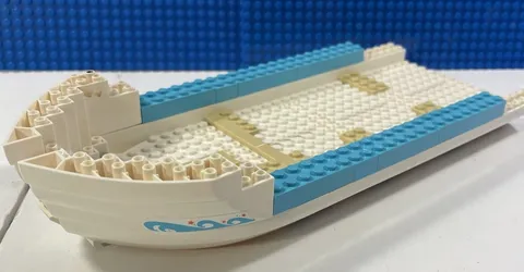 Lego Friends 5 Boat Hull PCs For Set 41015 Plus Connecting Bricks And Blue Trim
