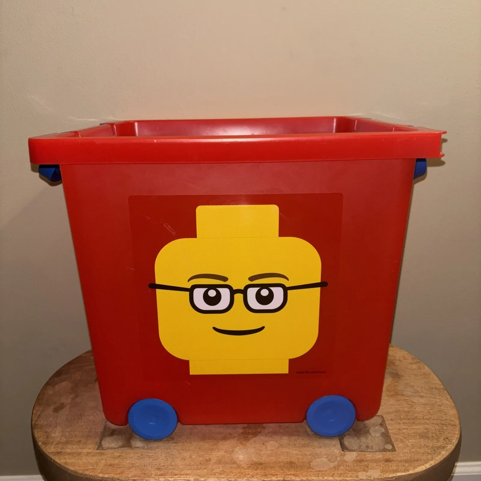 LEGO Red Storage Bin With Wheels Blue Handles 2009 Made In USA 21.5 Quart