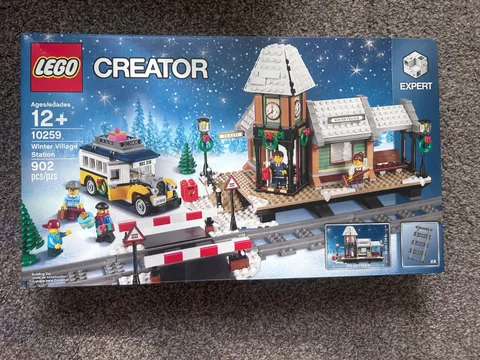 LEGO Creator Expert: Winter Village Station (10259) Brand New in box