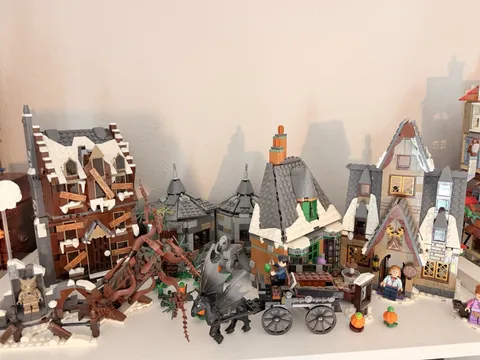 LEGO Sets Bundle Honedukes Willow Hagrid and More