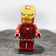 LEGO Marvel Iron Man Minifigure Red & Gold Armor, Plastic, Age 4+